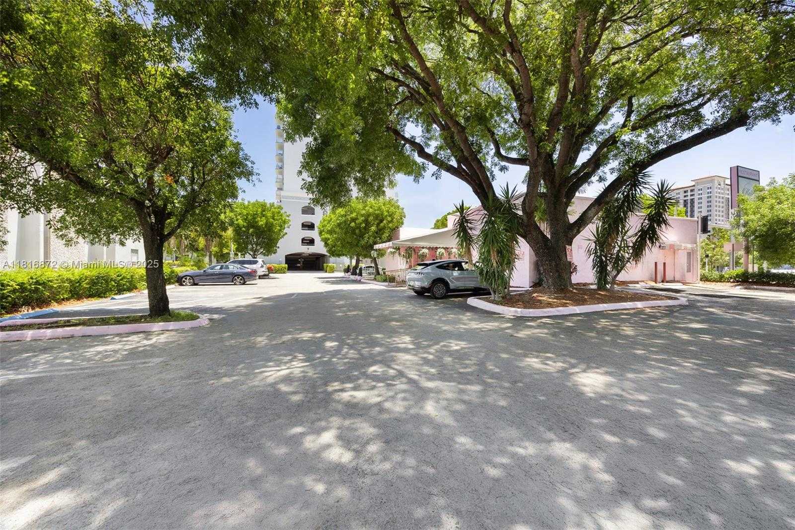 Small Image of 2345 SOUTH WEST 37TH AVE, Miami Number 39