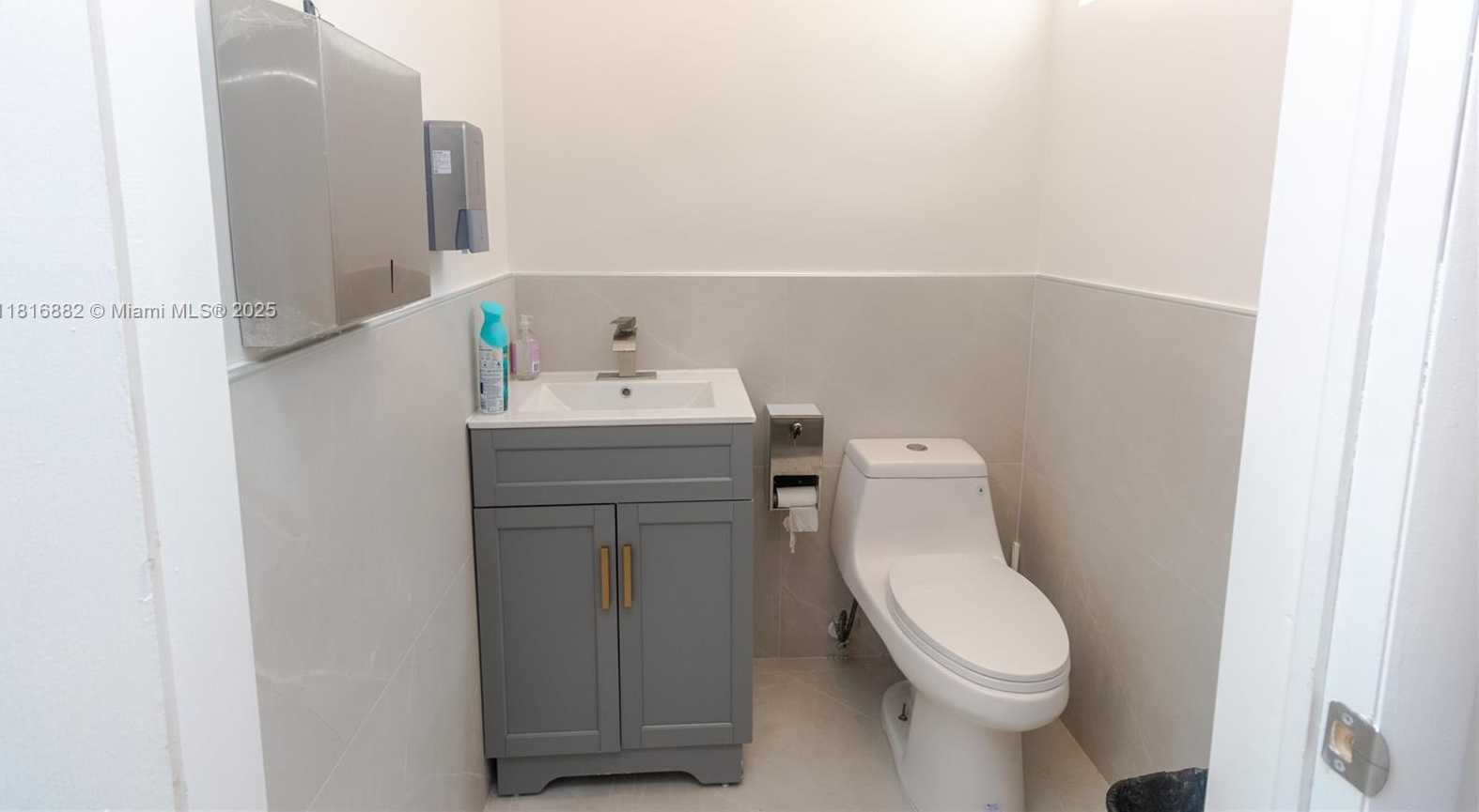 Small Image of 13639 WEST DIXIE HWY ## 13649, North Miami Number 6