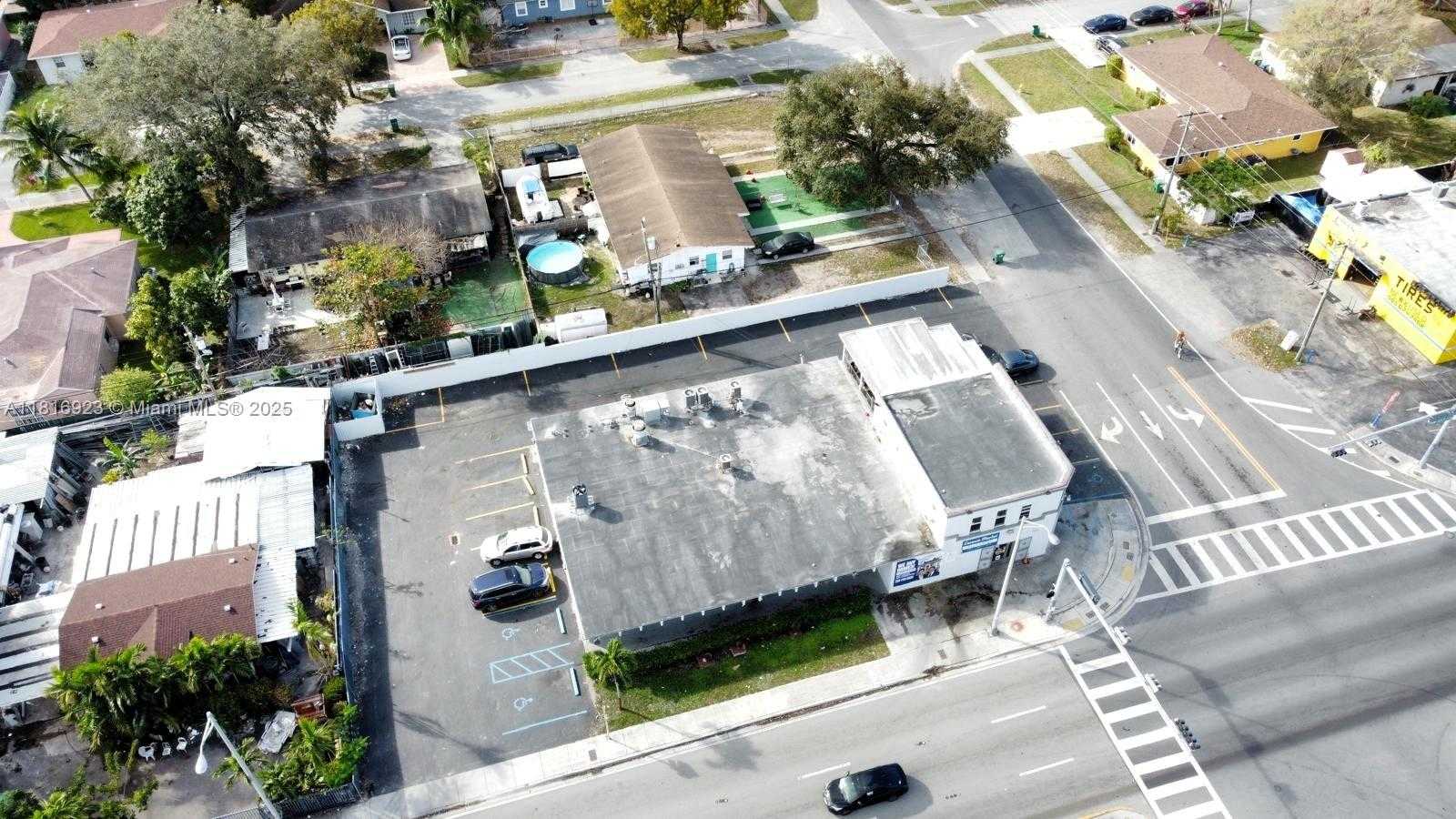 Small Image of 1186 NORTH WEST 103RD ST, Miami Number 11