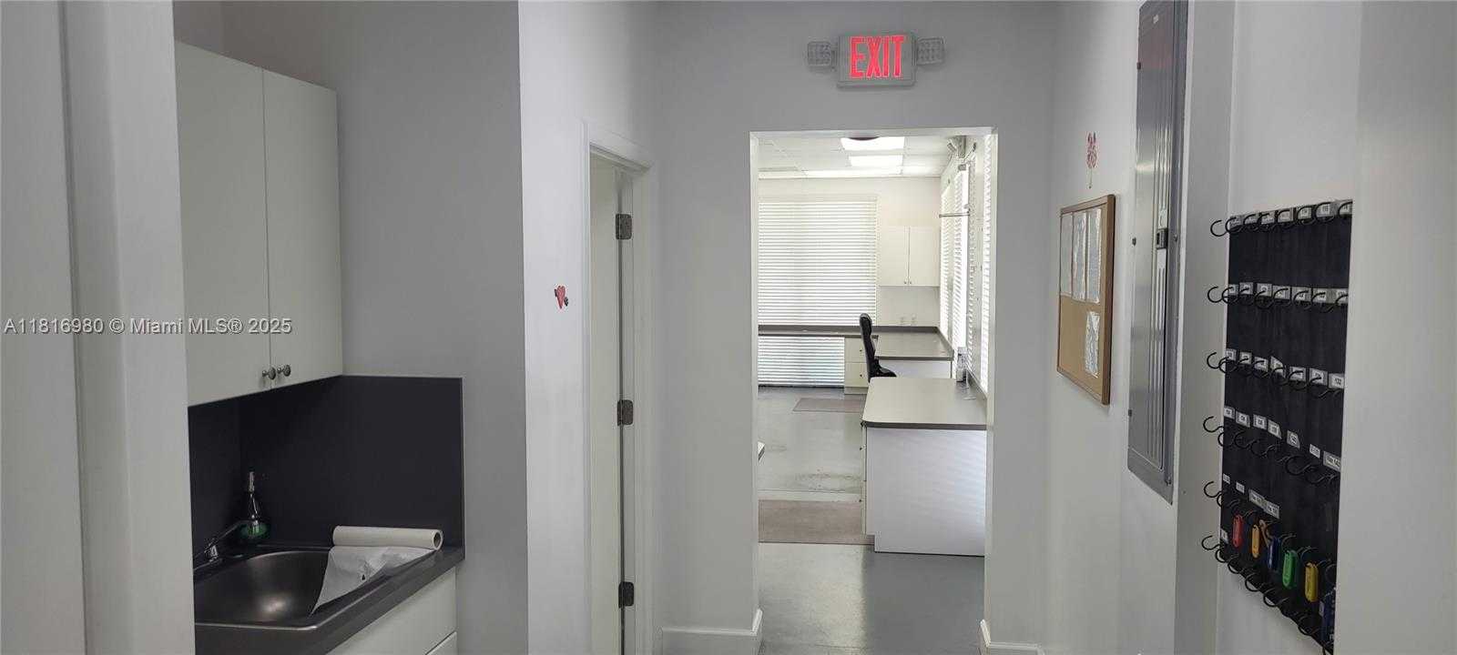Small Image of Miami Number 3