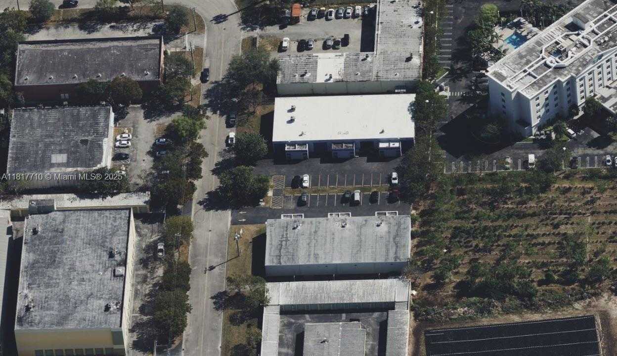 Small Image of 13552 SOUTH WEST 129TH ST, Miami Number 10