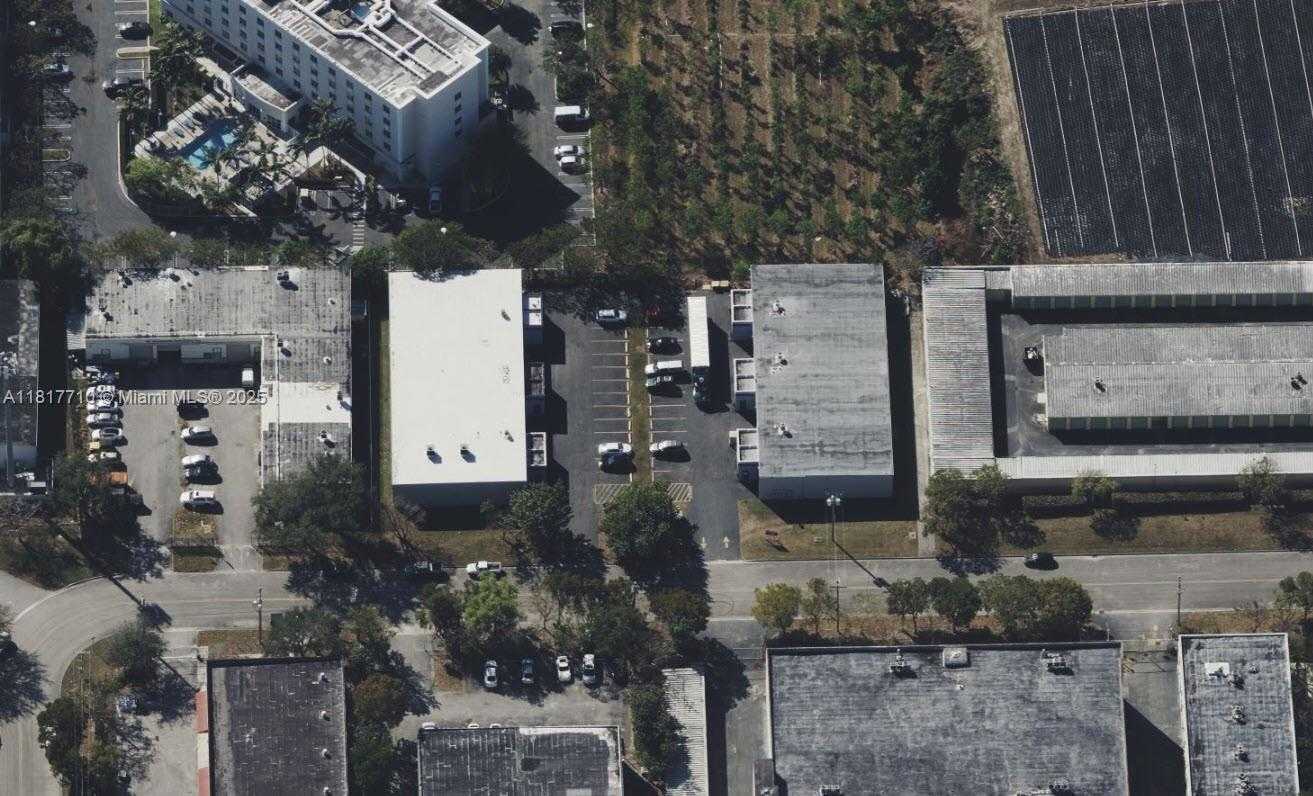 Small Image of 13552 SOUTH WEST 129TH ST, Miami Number 9