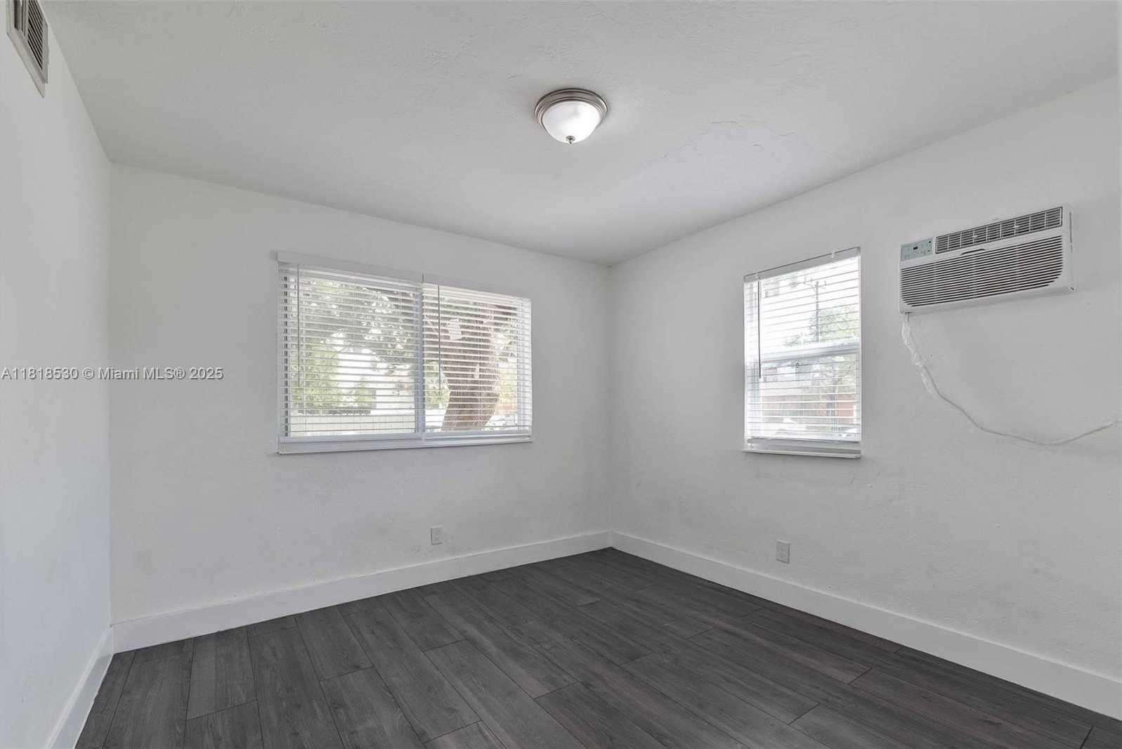 Small Image of 212 NORTH WEST 15TH ST, Miami Number 37