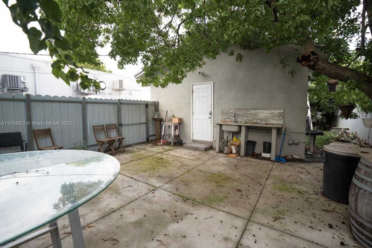 Small Image of 1650 SOUTH WEST 8TH ST, Miami Number 2