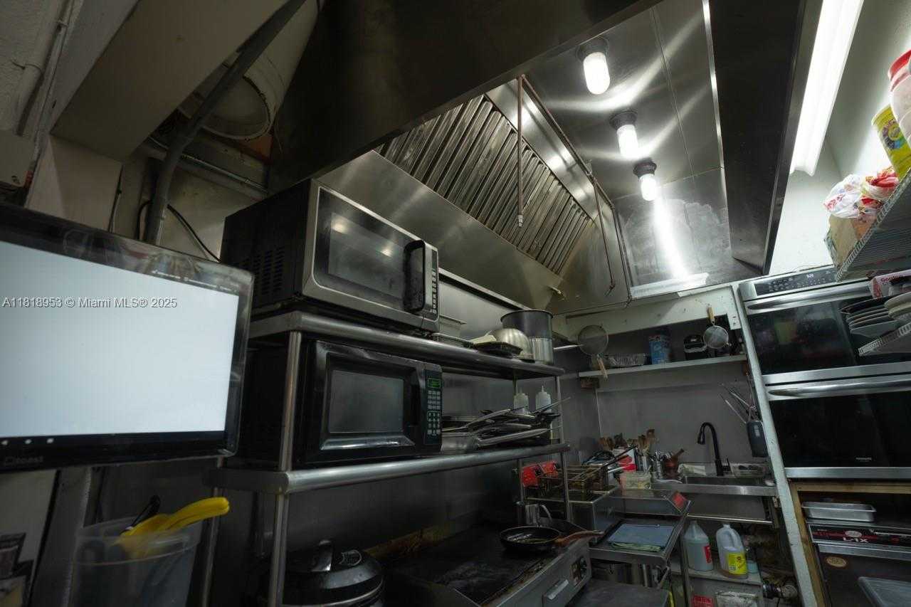 Small Image of 1650 SOUTH WEST 8TH ST, Miami Number 21