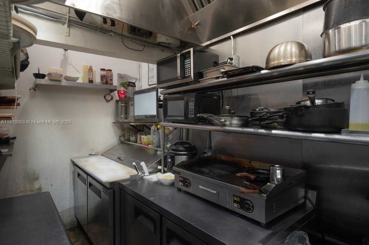 Small Image of 1650 SOUTH WEST 8TH ST, Miami Number 25