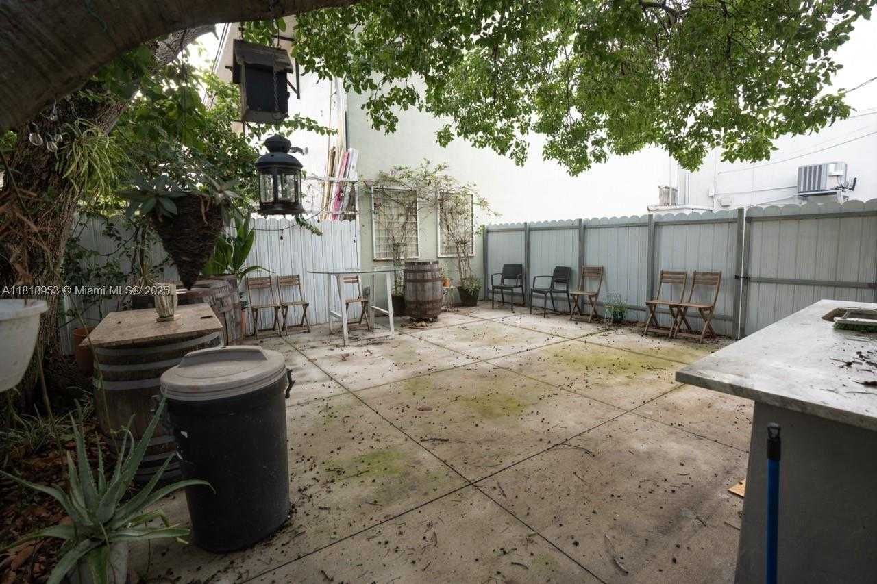 Small Image of 1650 SOUTH WEST 8TH ST, Miami Number 3