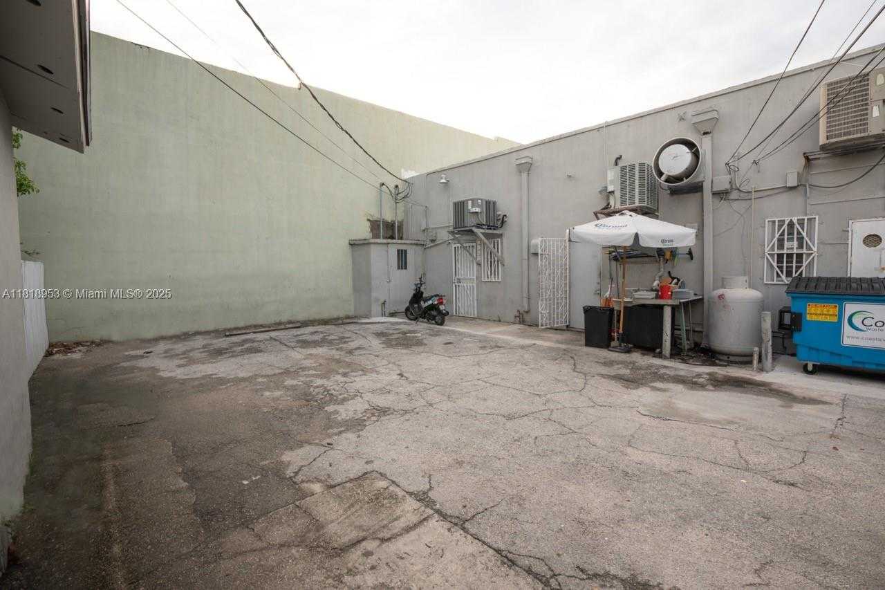 Small Image of 1650 SOUTH WEST 8TH ST, Miami Number 33