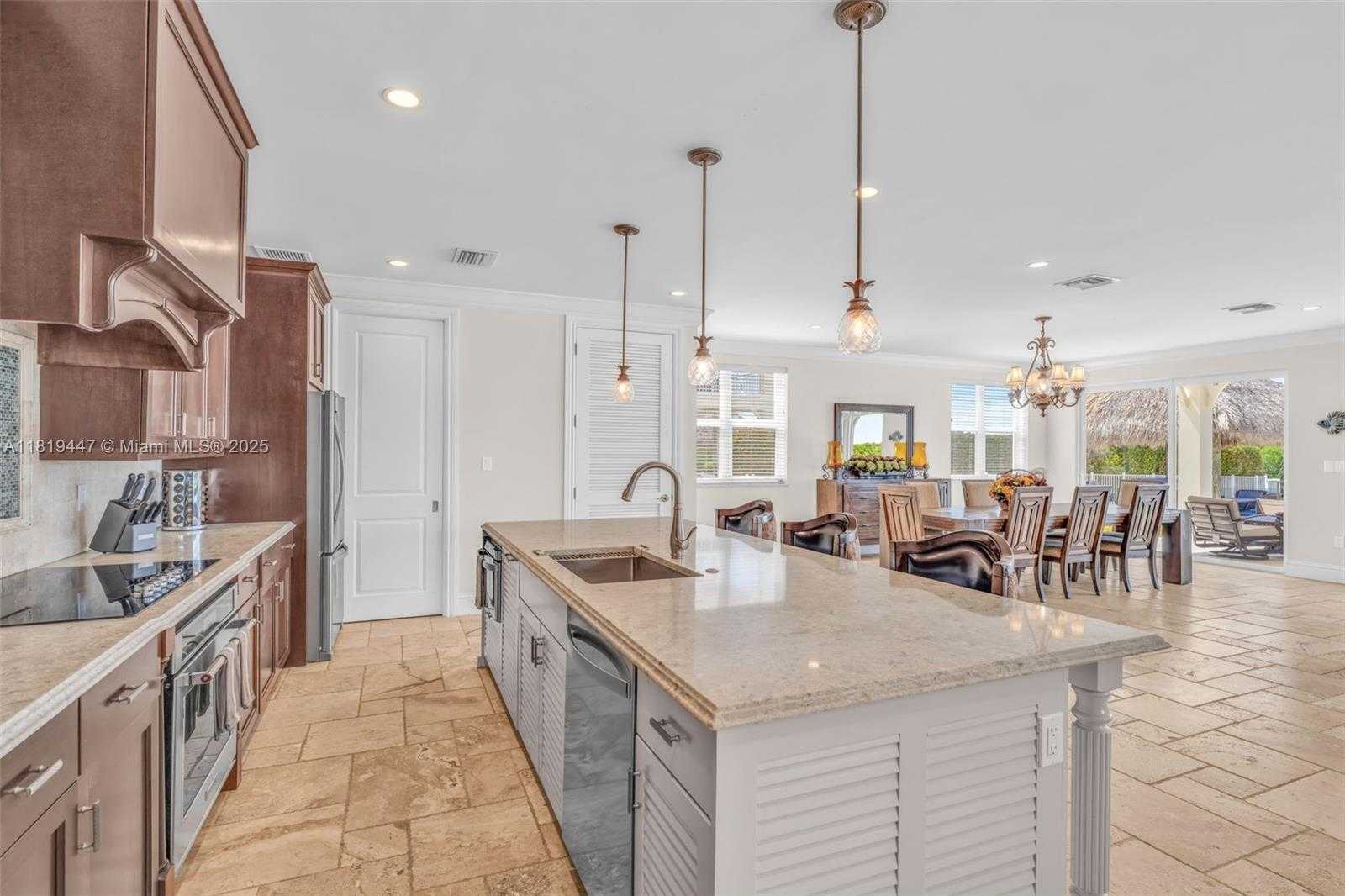 Small Image of 2394 COCO PLUM DRIVE, Marathon Number 12