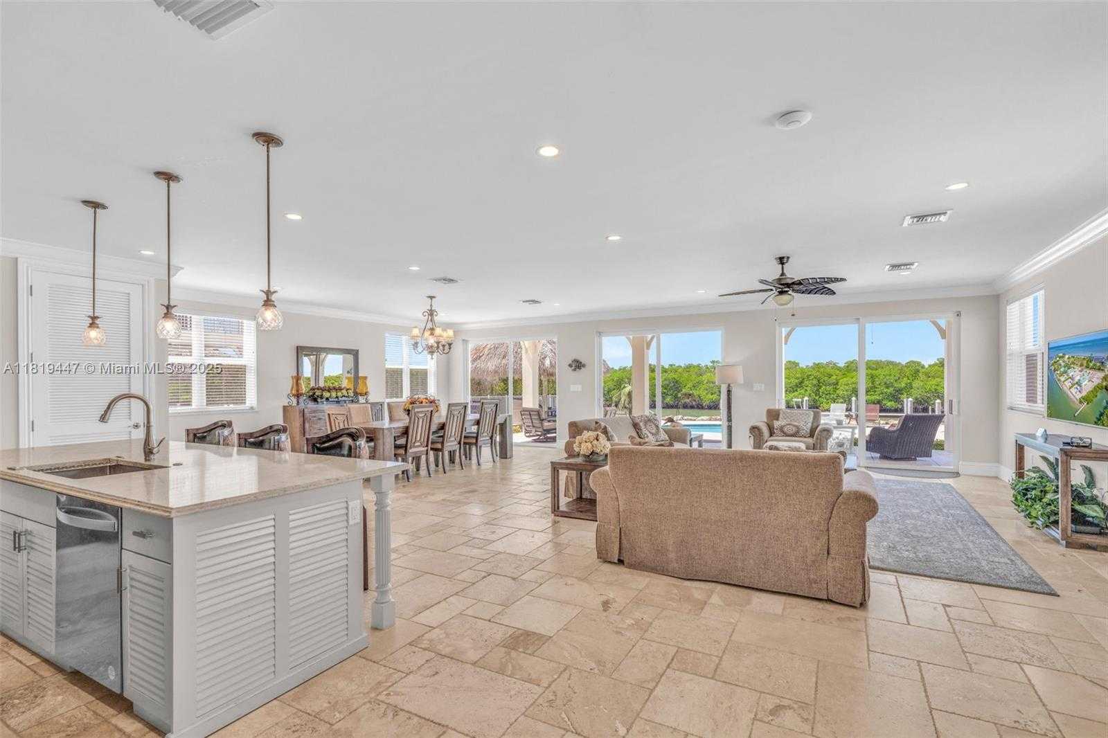 Small Image of 2394 COCO PLUM DRIVE, Marathon Number 14