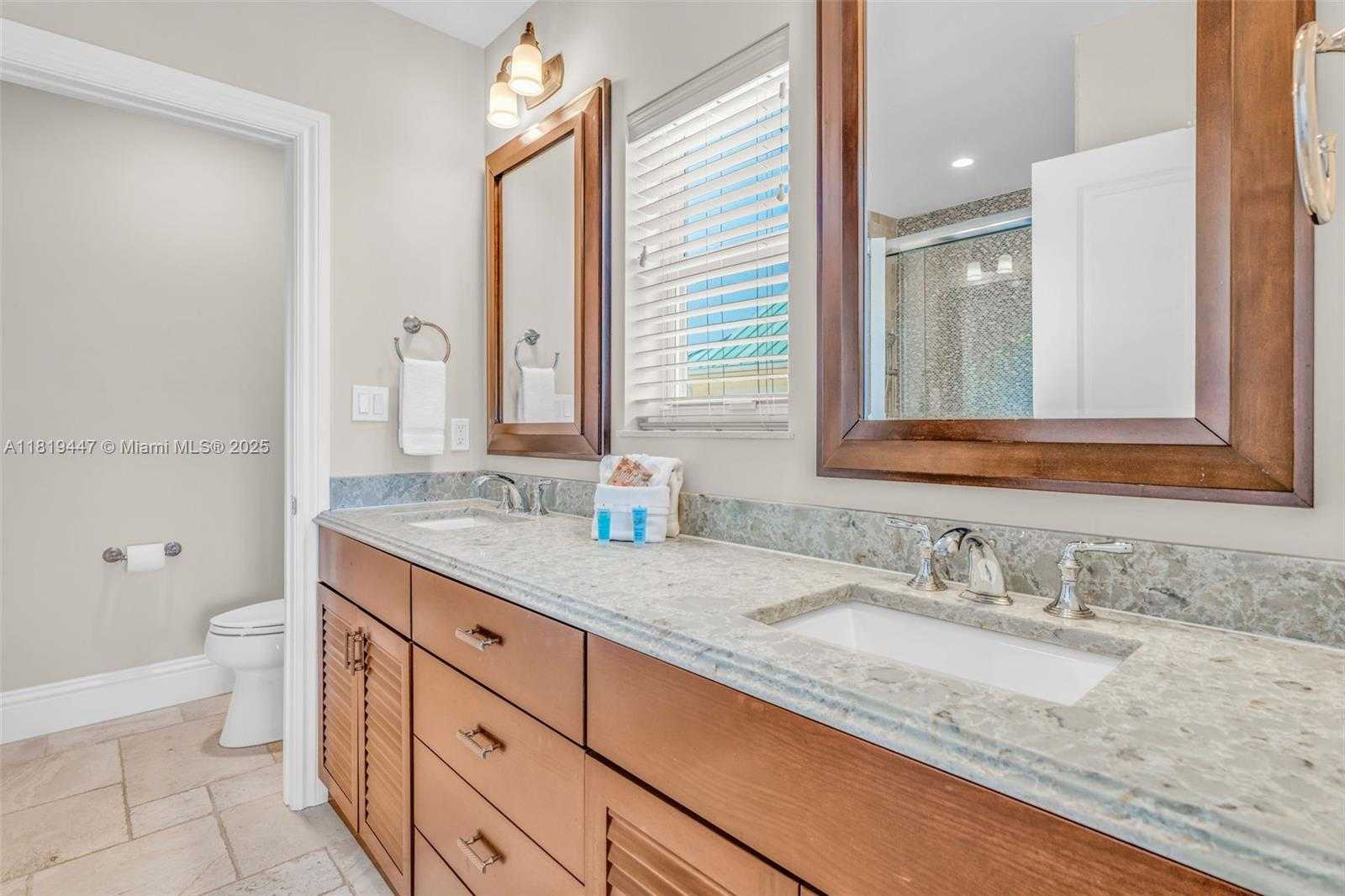 Small Image of 2394 COCO PLUM DRIVE, Marathon Number 33