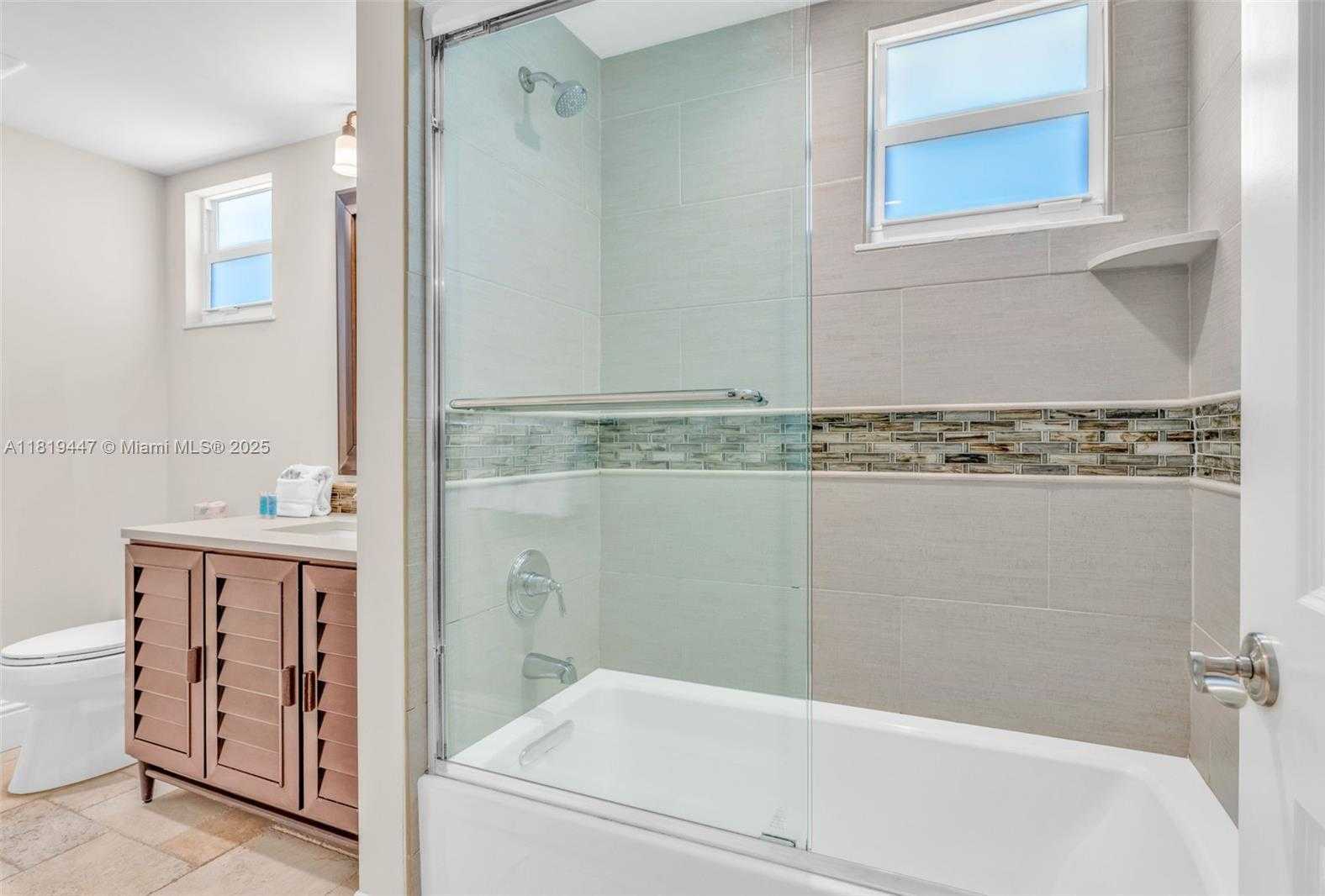 Small Image of 2394 COCO PLUM DRIVE, Marathon Number 42