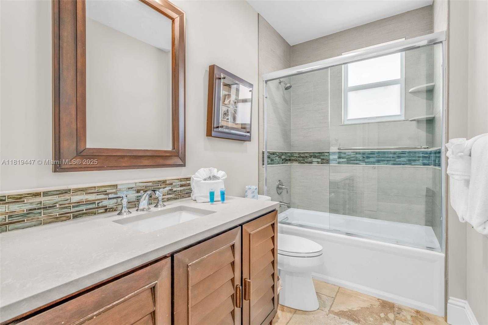 Small Image of 2394 COCO PLUM DRIVE, Marathon Number 72