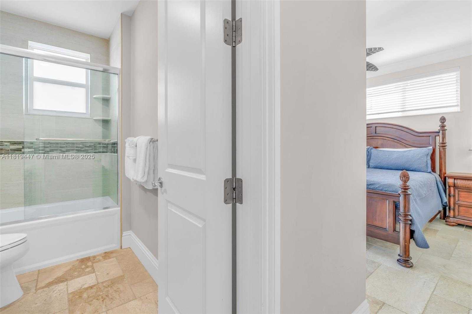 Small Image of 2394 COCO PLUM DRIVE, Marathon Number 73