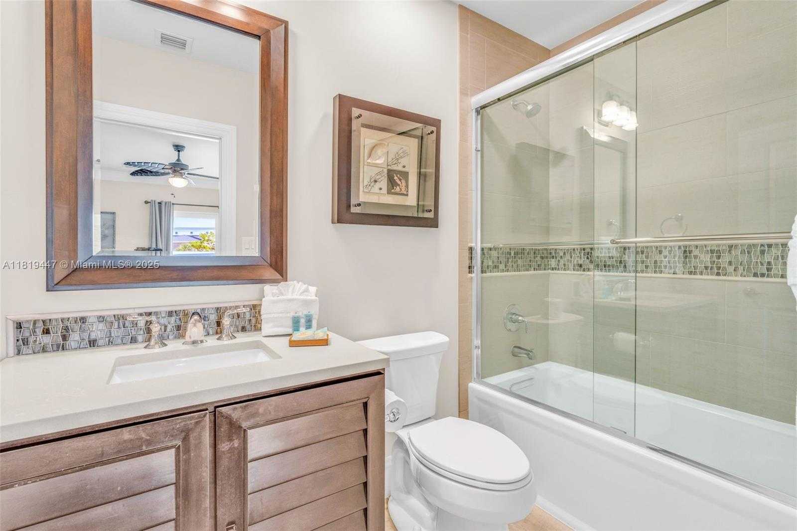 Small Image of 2394 COCO PLUM DRIVE, Marathon Number 77