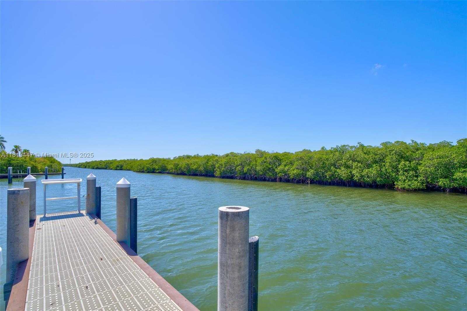 Small Image of 2394 COCO PLUM DRIVE, Marathon Number 9