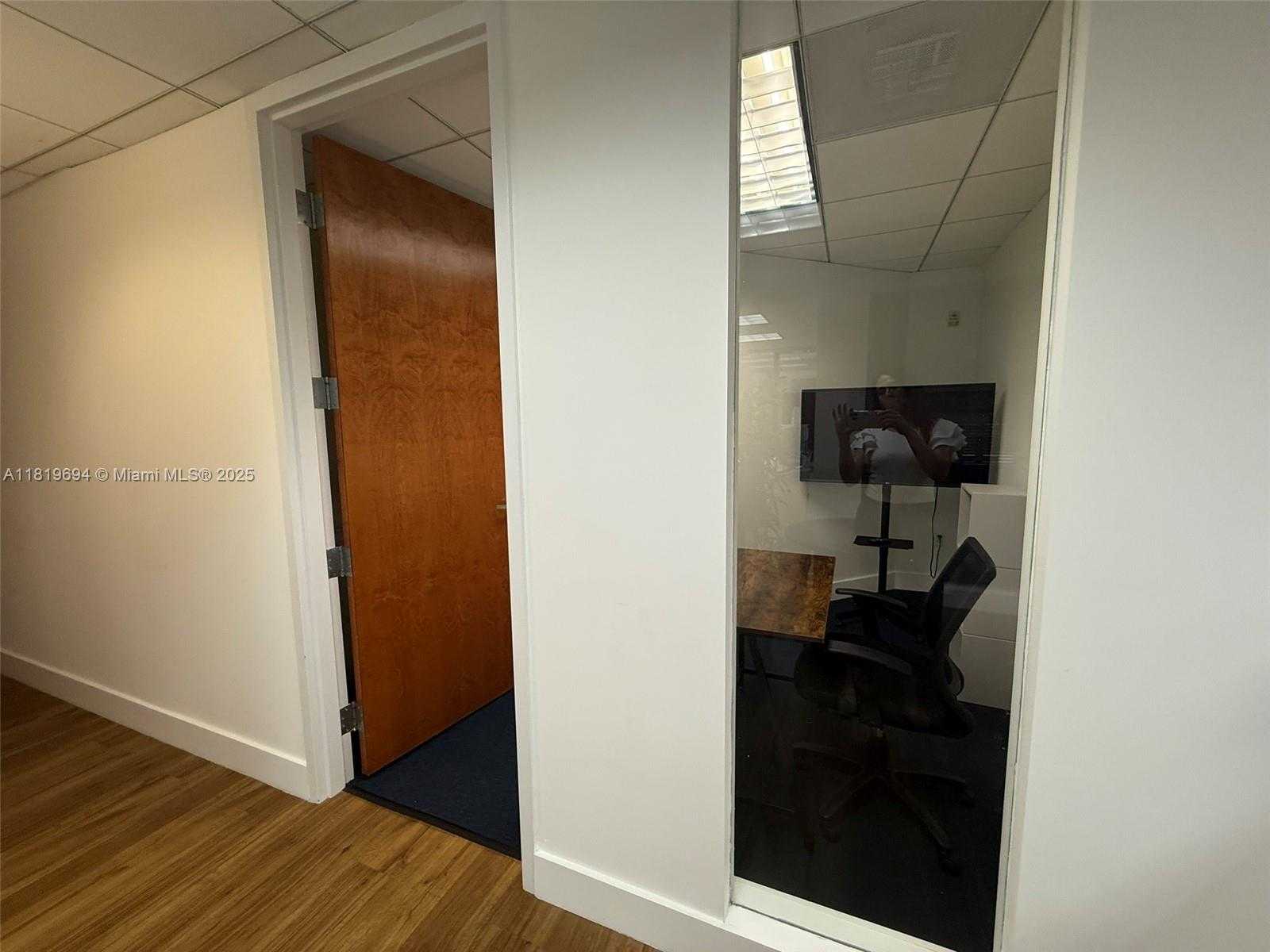 Small Image of 999 BRICKELL AVENUE #410, Miami Number 6