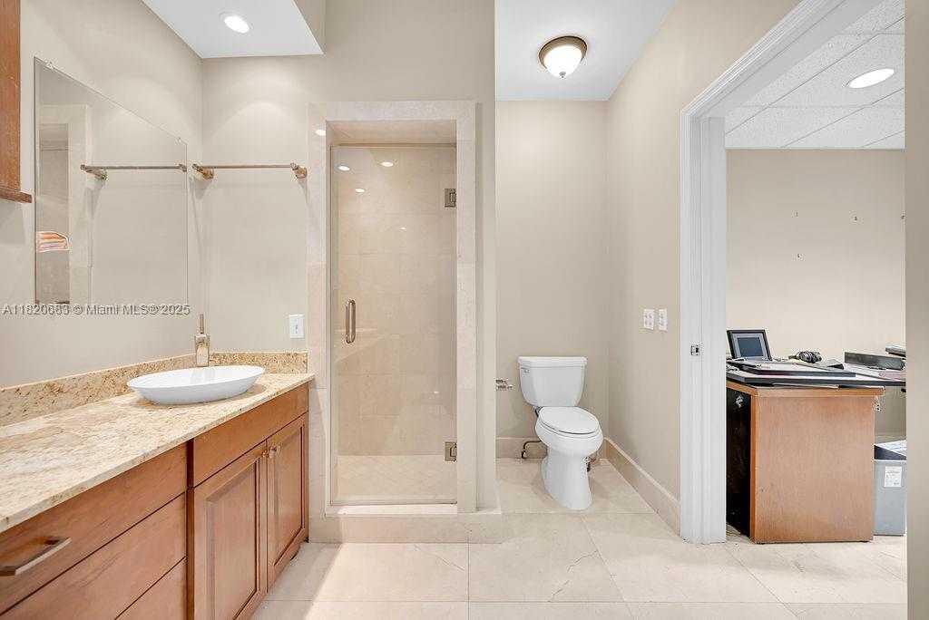 Small Image of 308 ALHAMBRA CIR, Coral Gables Number 10