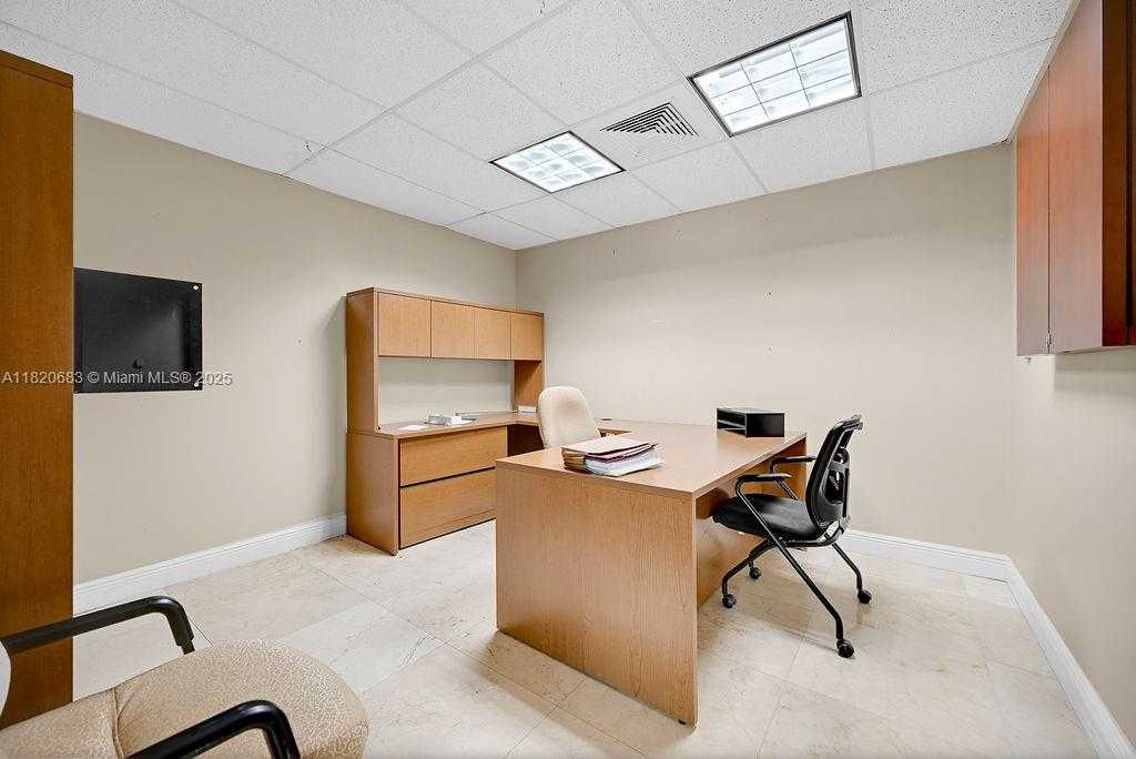 Small Image of 308 ALHAMBRA CIR, Coral Gables Number 11