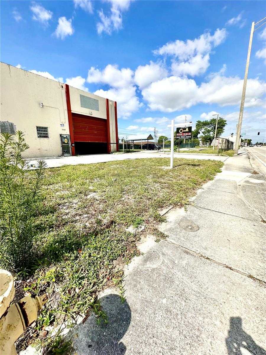 Small Image of 5500 PEMBROKE RD, West Park Number 5
