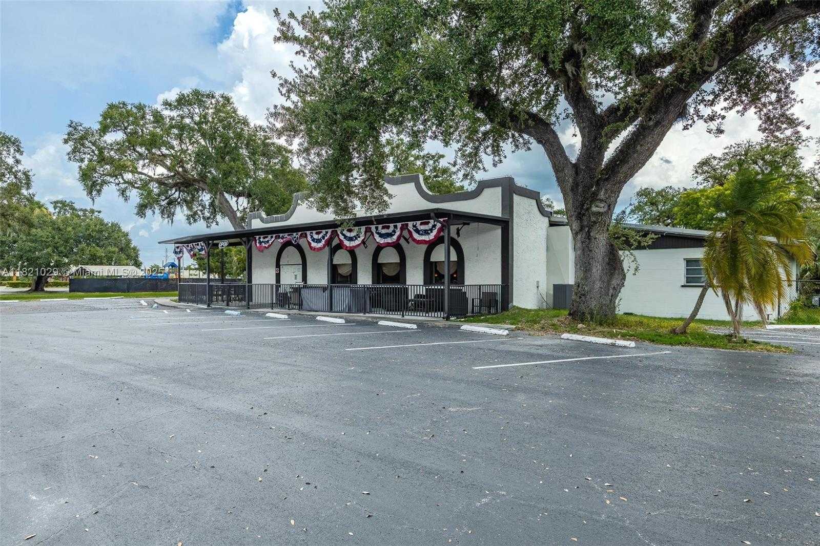 Small Image of 93 SOUTH HALL ST, La Belle Number 2