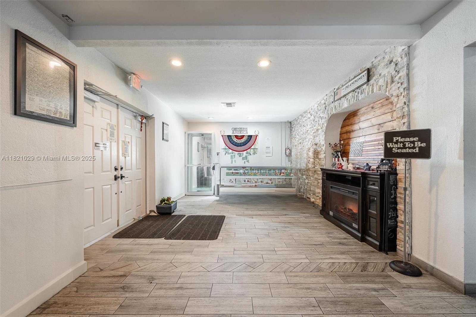 Small Image of 93 SOUTH HALL ST, La Belle Number 3