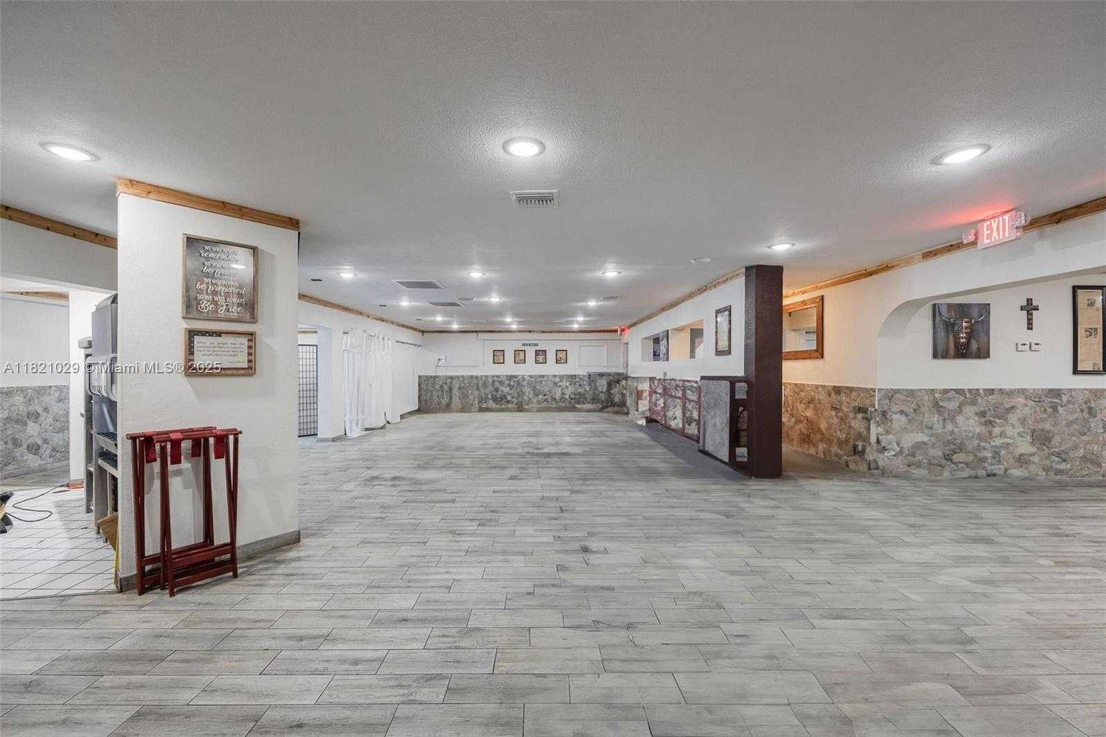 Small Image of 93 SOUTH HALL ST, La Belle Number 4