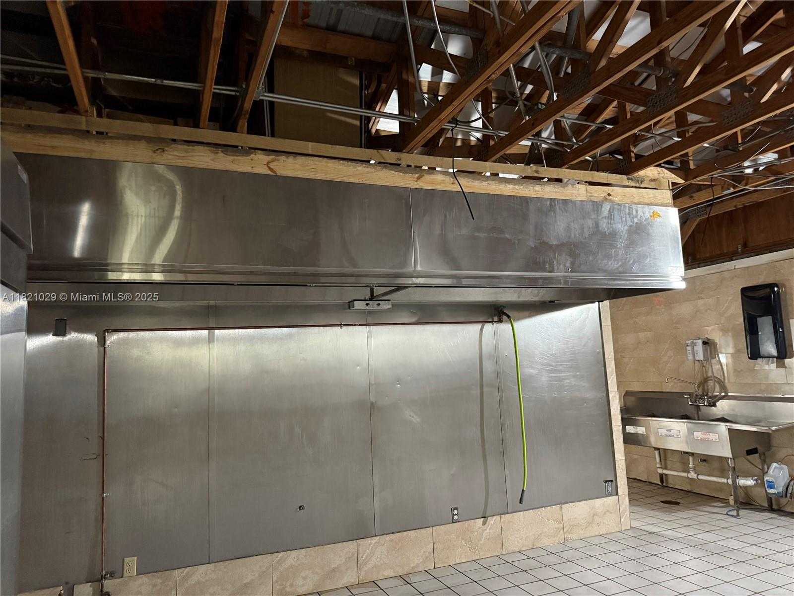 Small Image of 93 SOUTH HALL ST, La Belle Number 6