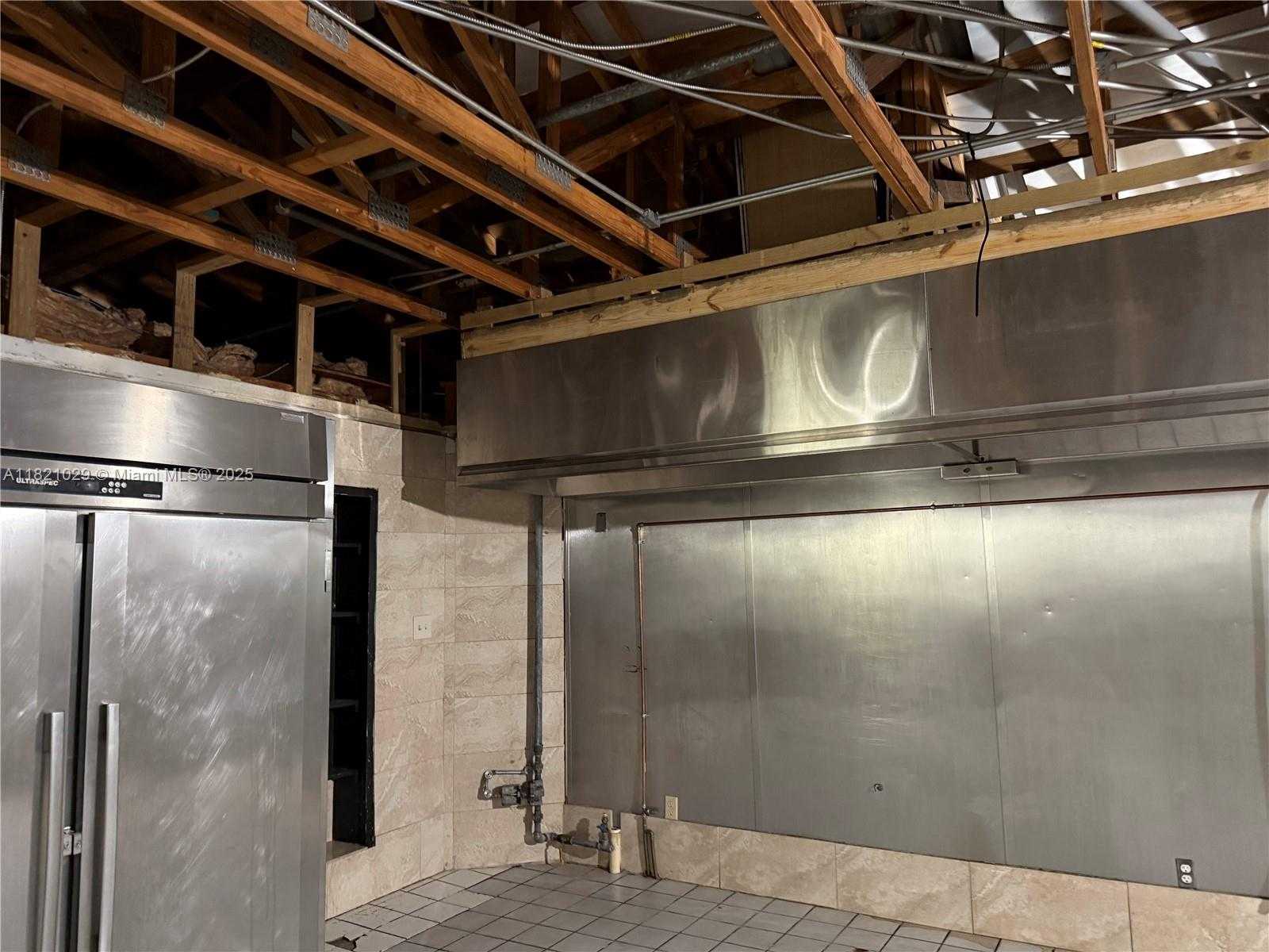 Small Image of 93 SOUTH HALL ST, La Belle Number 7