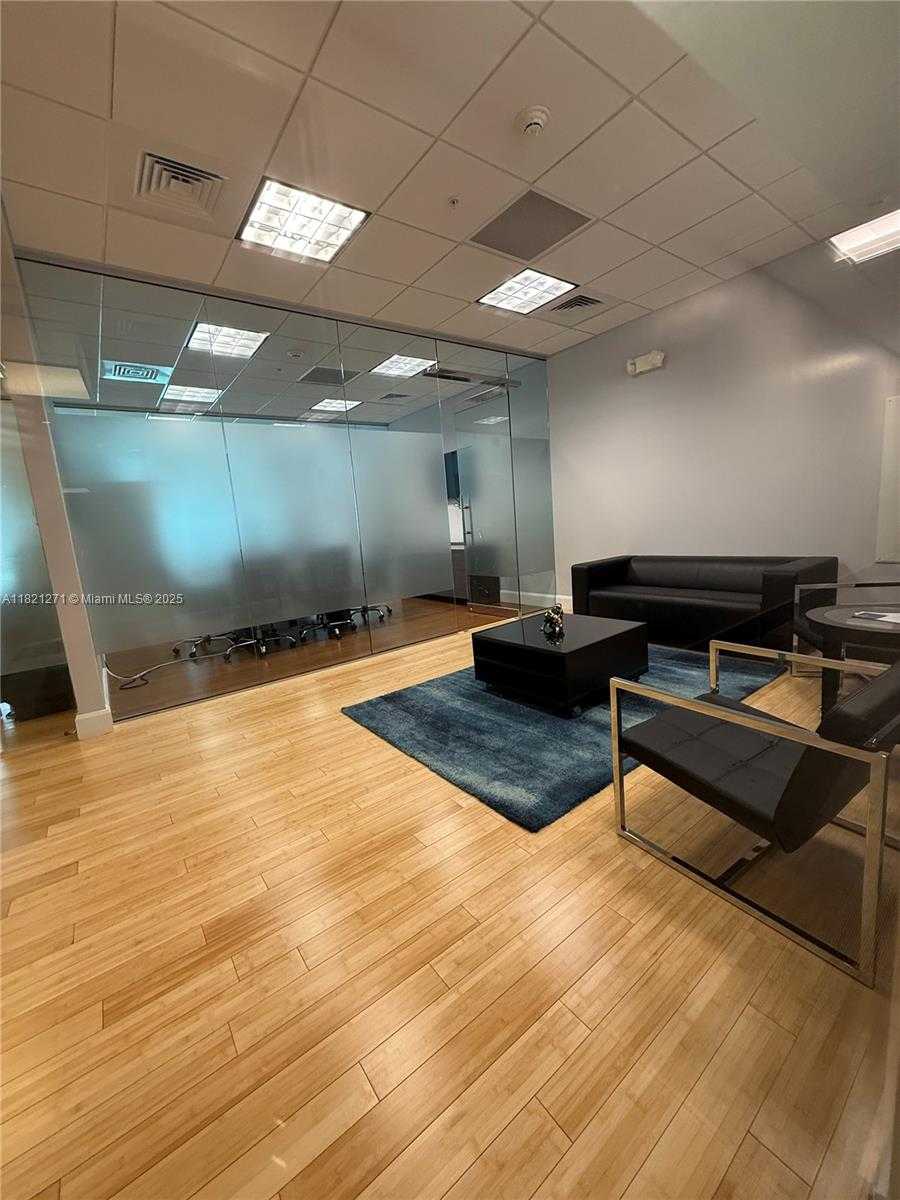 Small Image of 175 SE 7th St, Miami, FL 33131, USA Number 4