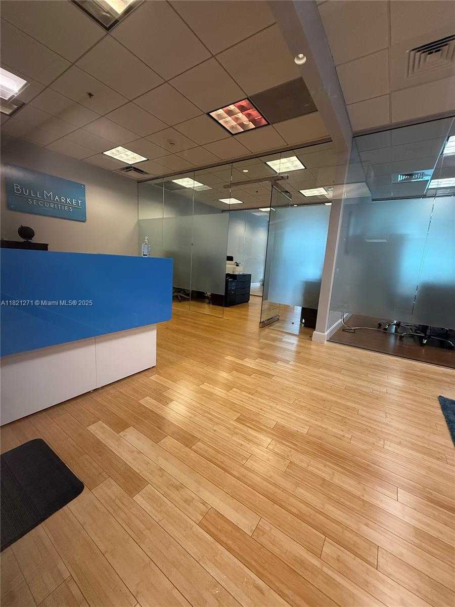 Small Image of 175 SE 7th St, Miami, FL 33131, USA Number 5