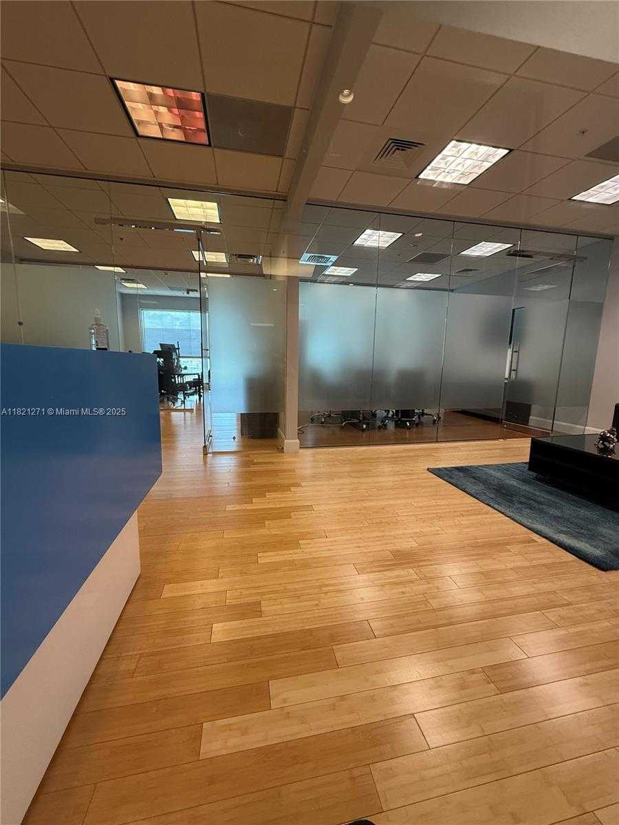 Small Image of 175 SE 7th St, Miami, FL 33131, USA Number 6