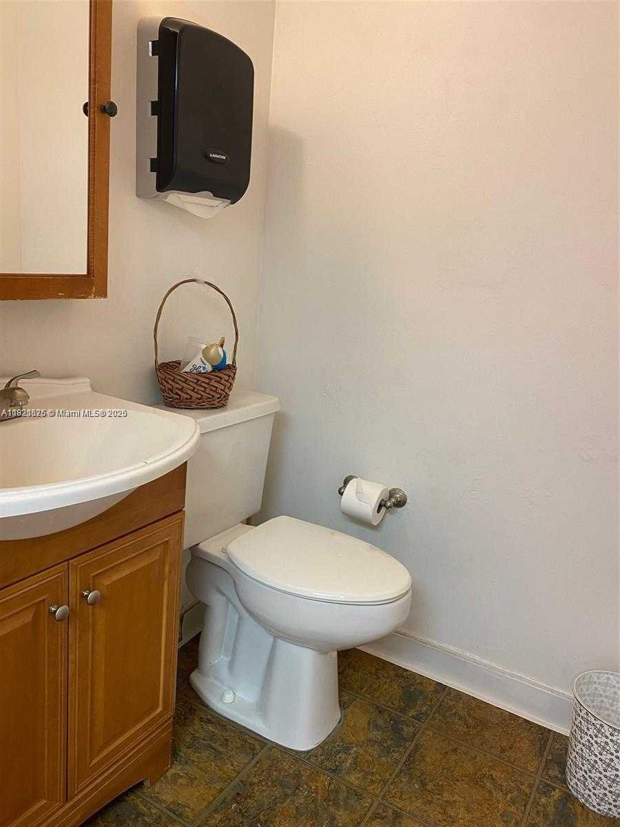 Small Image of 10544 NORTH WEST 26TH ST, Doral Number 7