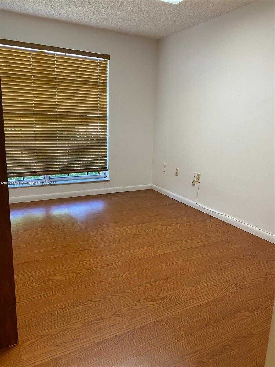 Small Image of 10544 NORTH WEST 26TH ST, Doral Number 8