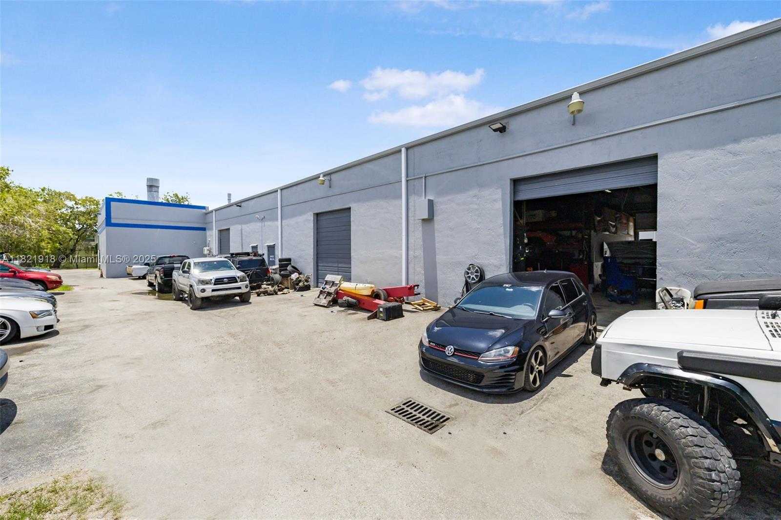 Small Image of 12468 SOUTH WEST 128TH ST, Miami Number 6
