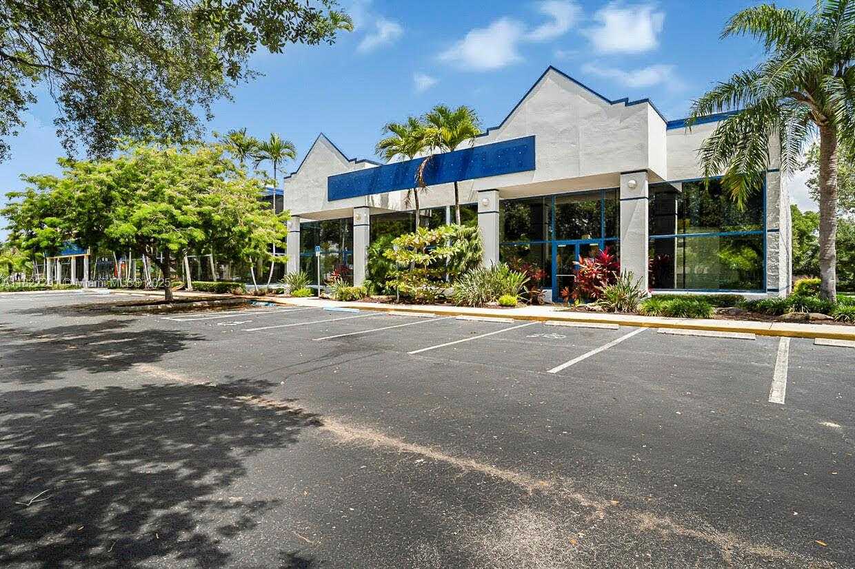 Small Image of 1605 WEST OAKLAND PARK BLVD, Oakland Park Number 4