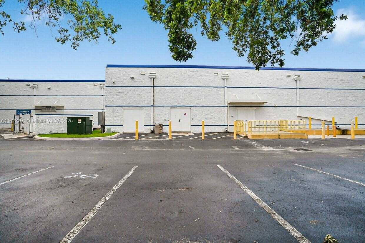 Small Image of 1605 WEST OAKLAND PARK BLVD, Oakland Park Number 5