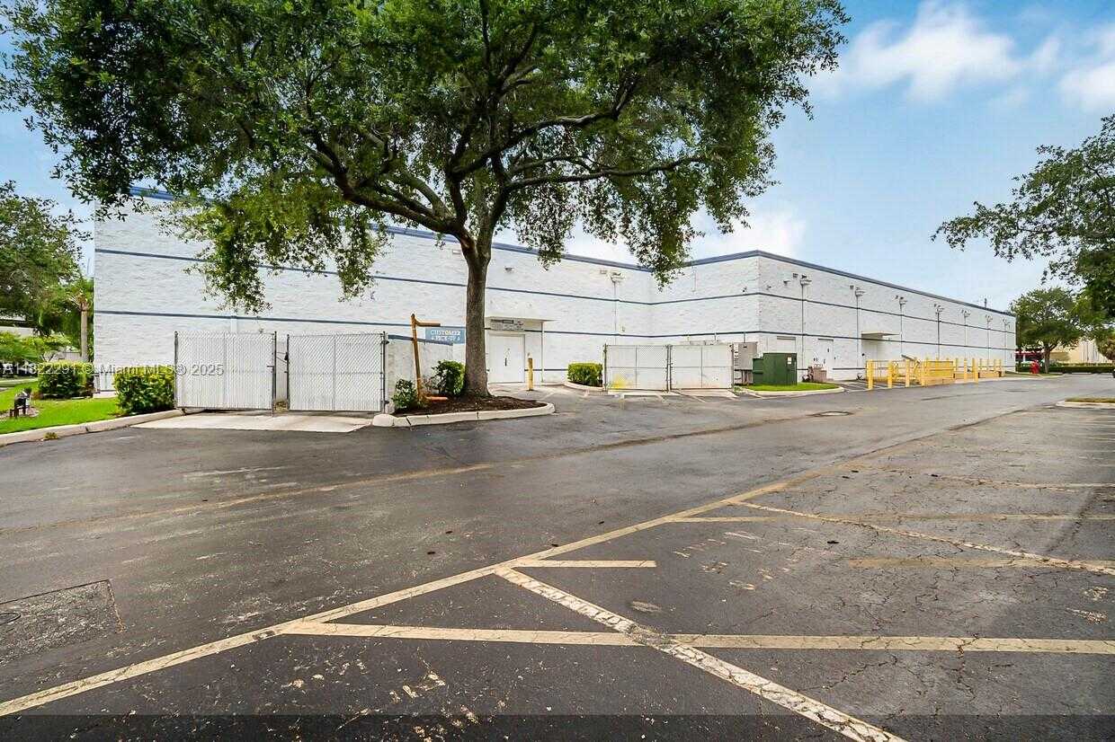 Small Image of 1605 WEST OAKLAND PARK BLVD, Oakland Park Number 6