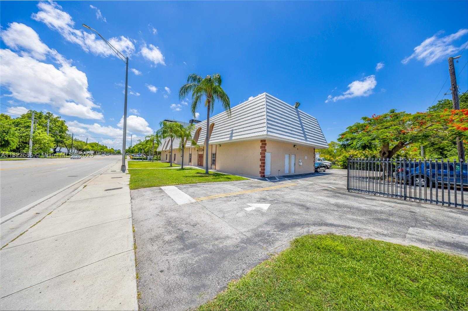 Small Image of 9765 SOUTH WEST 184TH ST, Palmetto Bay Number 27
