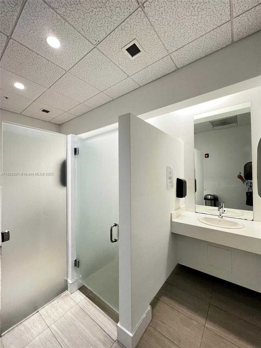Small Image of 20200 WEST DIXIE HWY #603, Miami Number 23