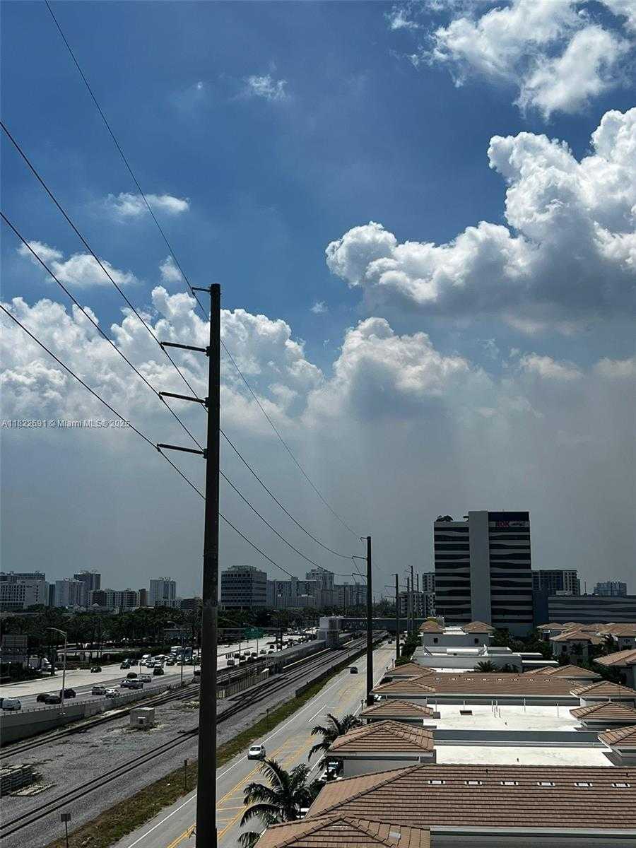 Small Image of 20200 WEST DIXIE HWY #603, Miami Number 36
