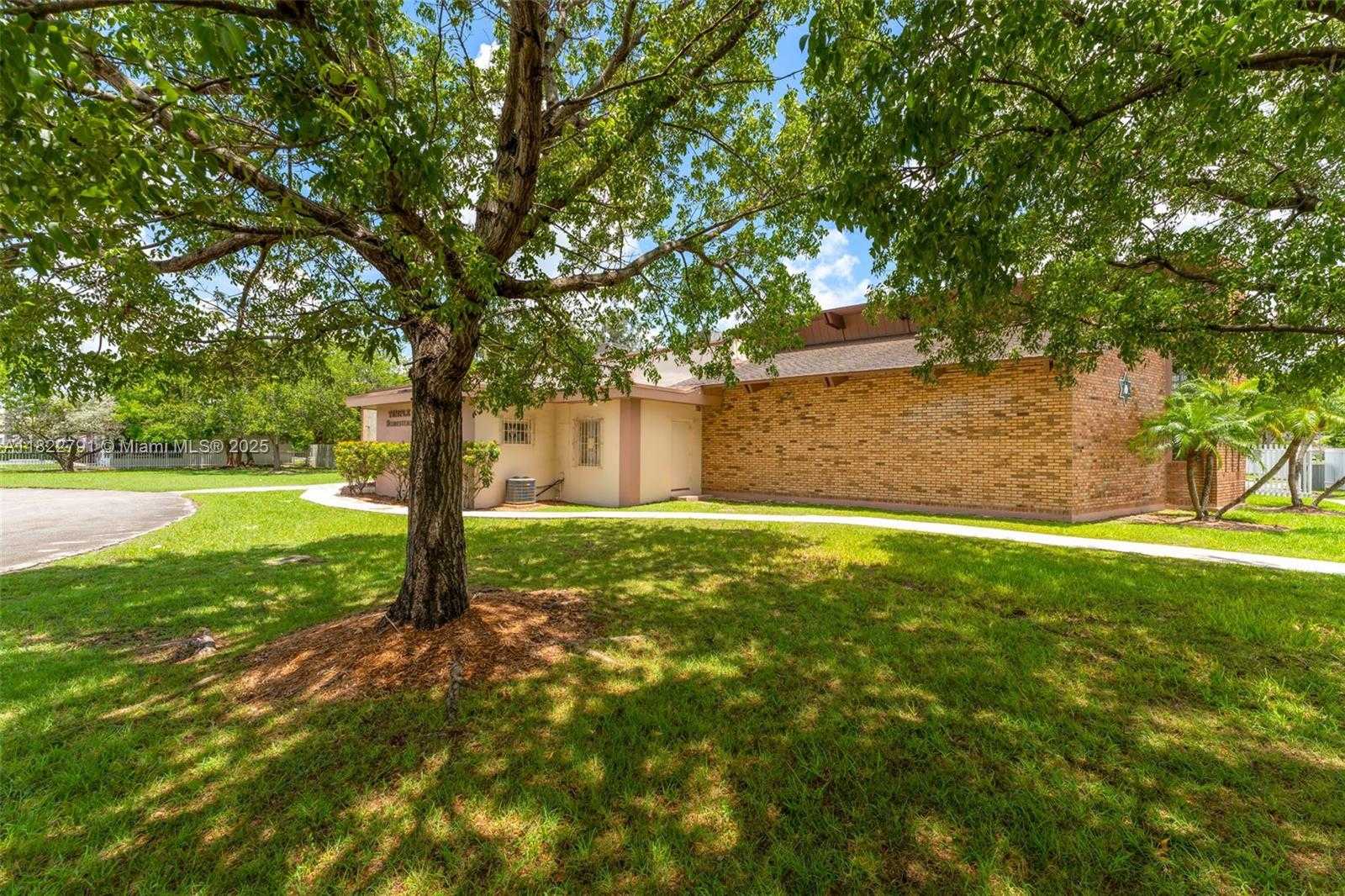 Small Image of 185 NORTH EAST 8TH ST (CAMPBELL DR), Homestead Number 4