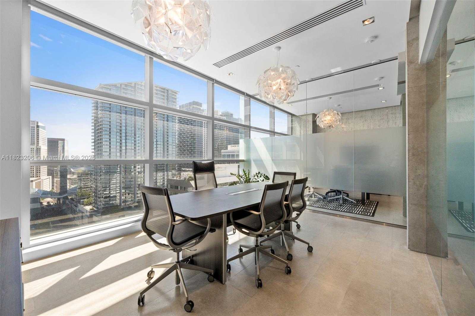 Small Image of 175 SE 7th St, Miami, FL 33131, USA Number 10