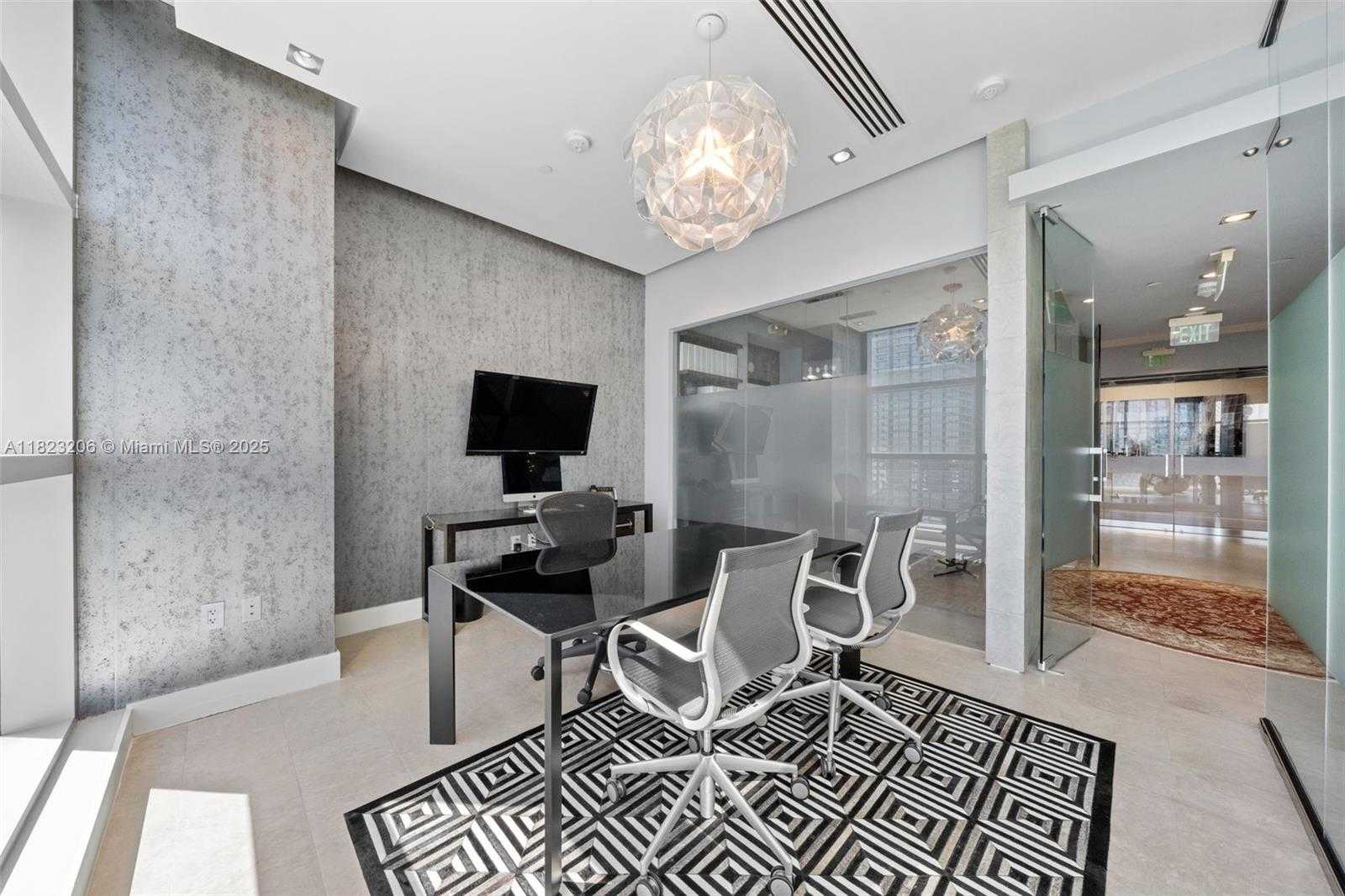 Small Image of 175 SE 7th St, Miami, FL 33131, USA Number 14