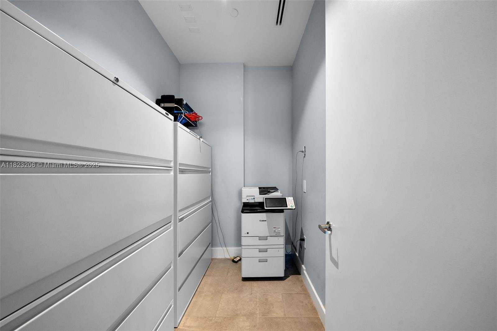 Small Image of 175 SE 7th St, Miami, FL 33131, USA Number 20