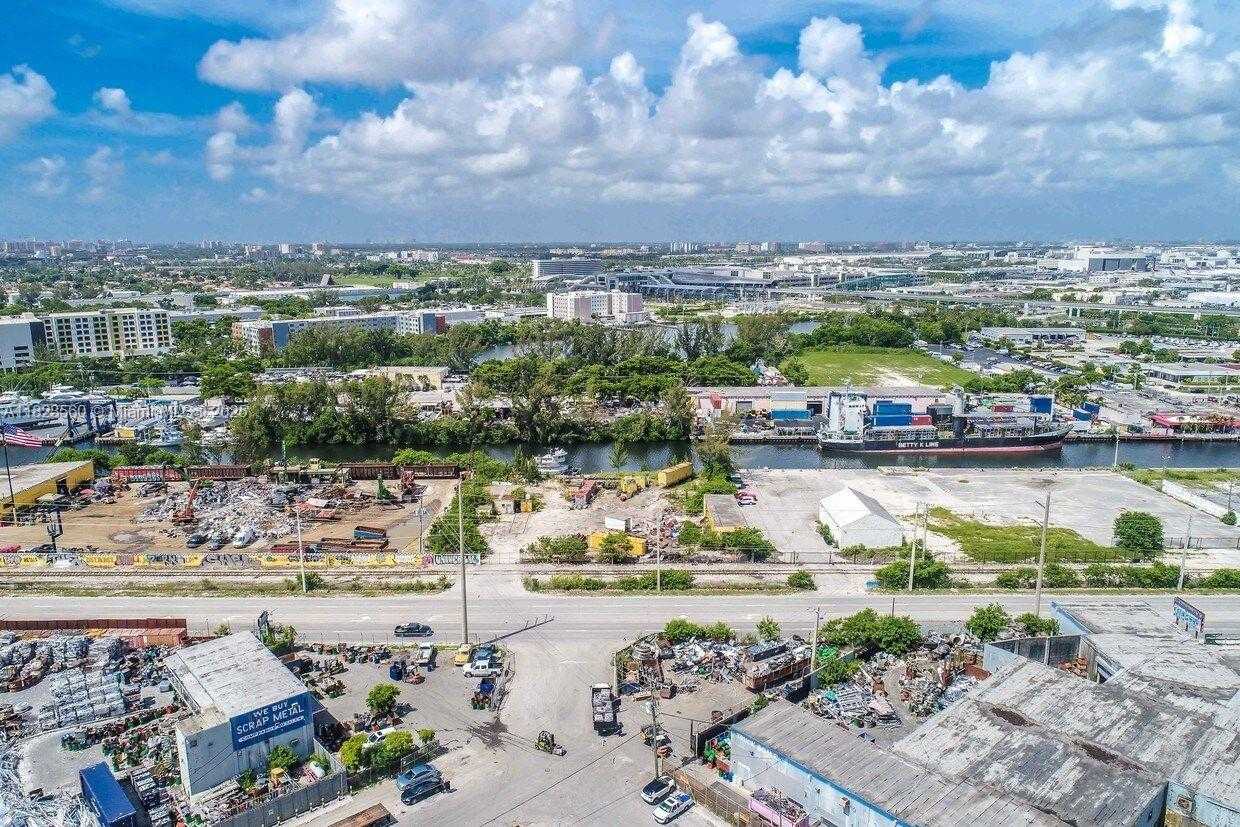 Small Image of 3440 NORTH WEST NORTH RIVER DR, Miami Number 5