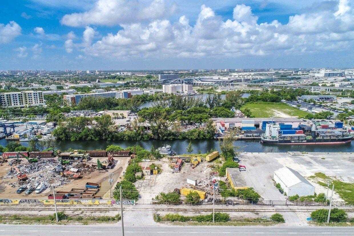Small Image of 3440 NORTH WEST NORTH RIVER DR, Miami Number 6