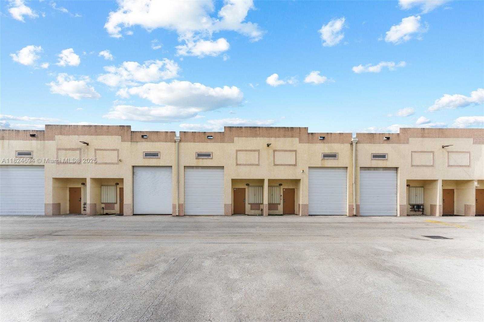 Small Image of 13816 SOUTH WEST 142ND AVE #33, Miami Number 2
