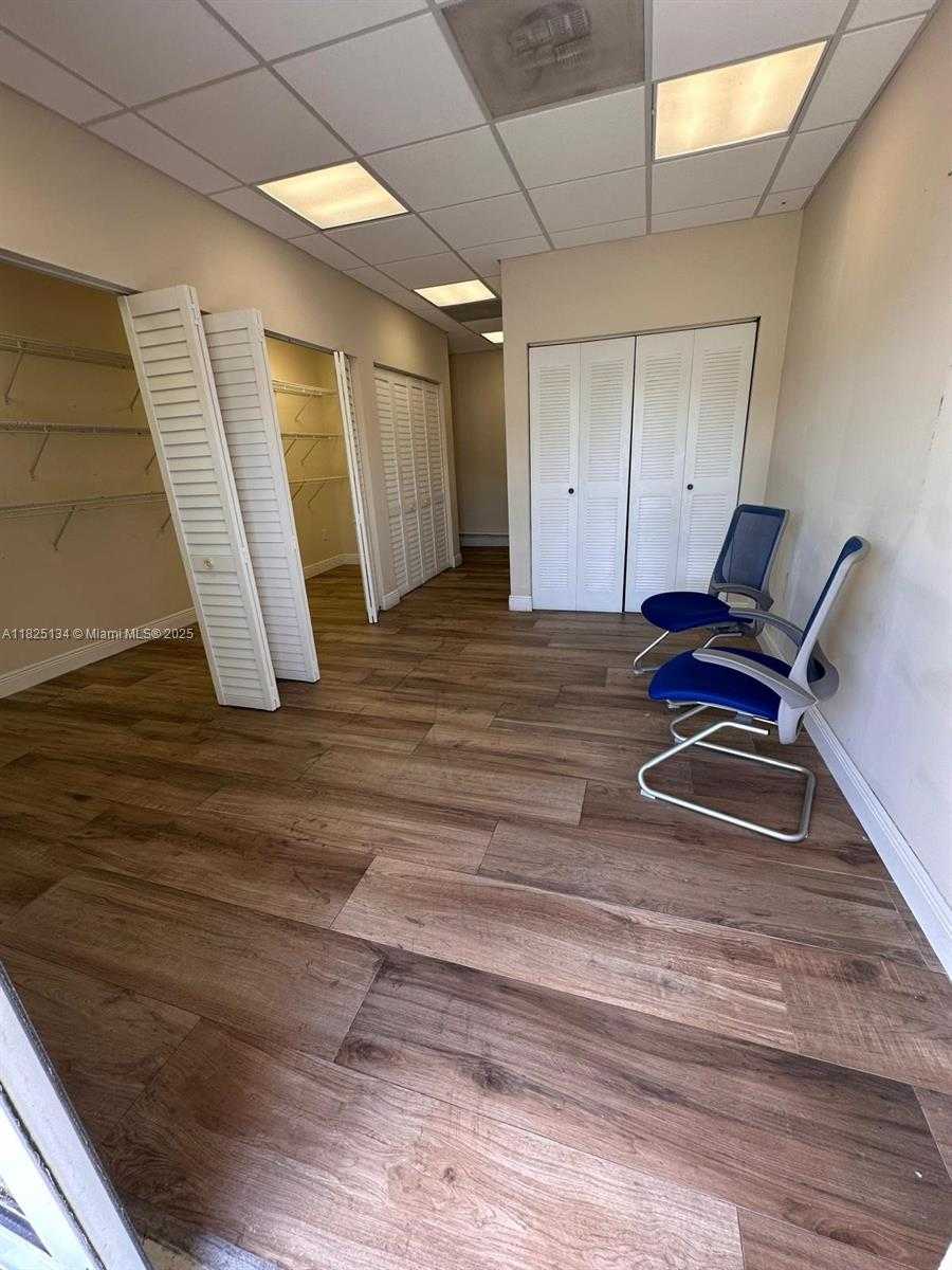Small Image of 5397 ORANGE DR #103, Davie Number 11