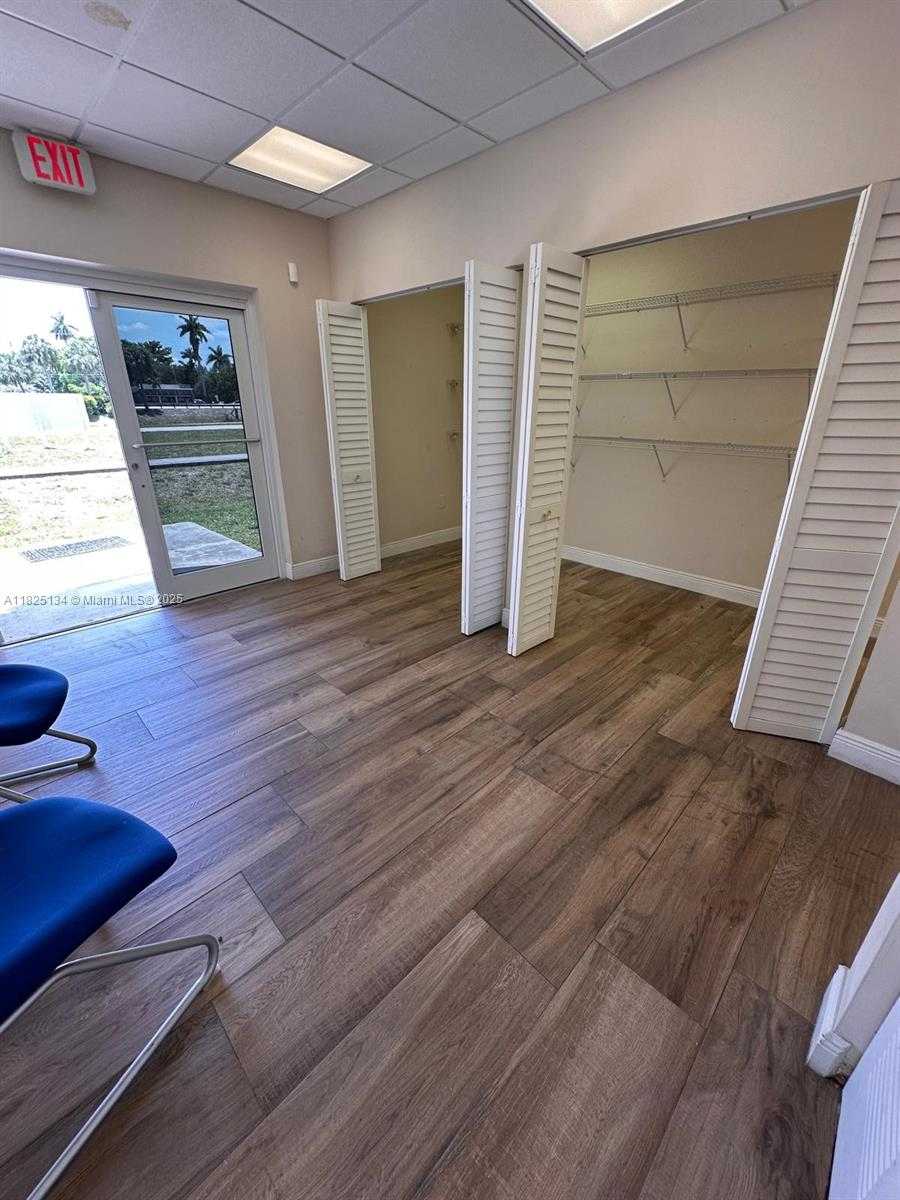 Small Image of 5397 ORANGE DR #103, Davie Number 14
